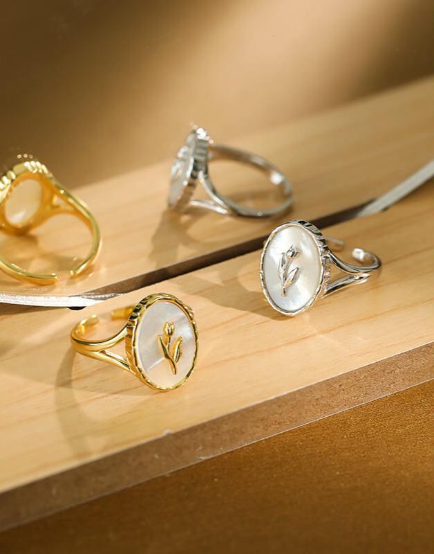 Rose signet rings