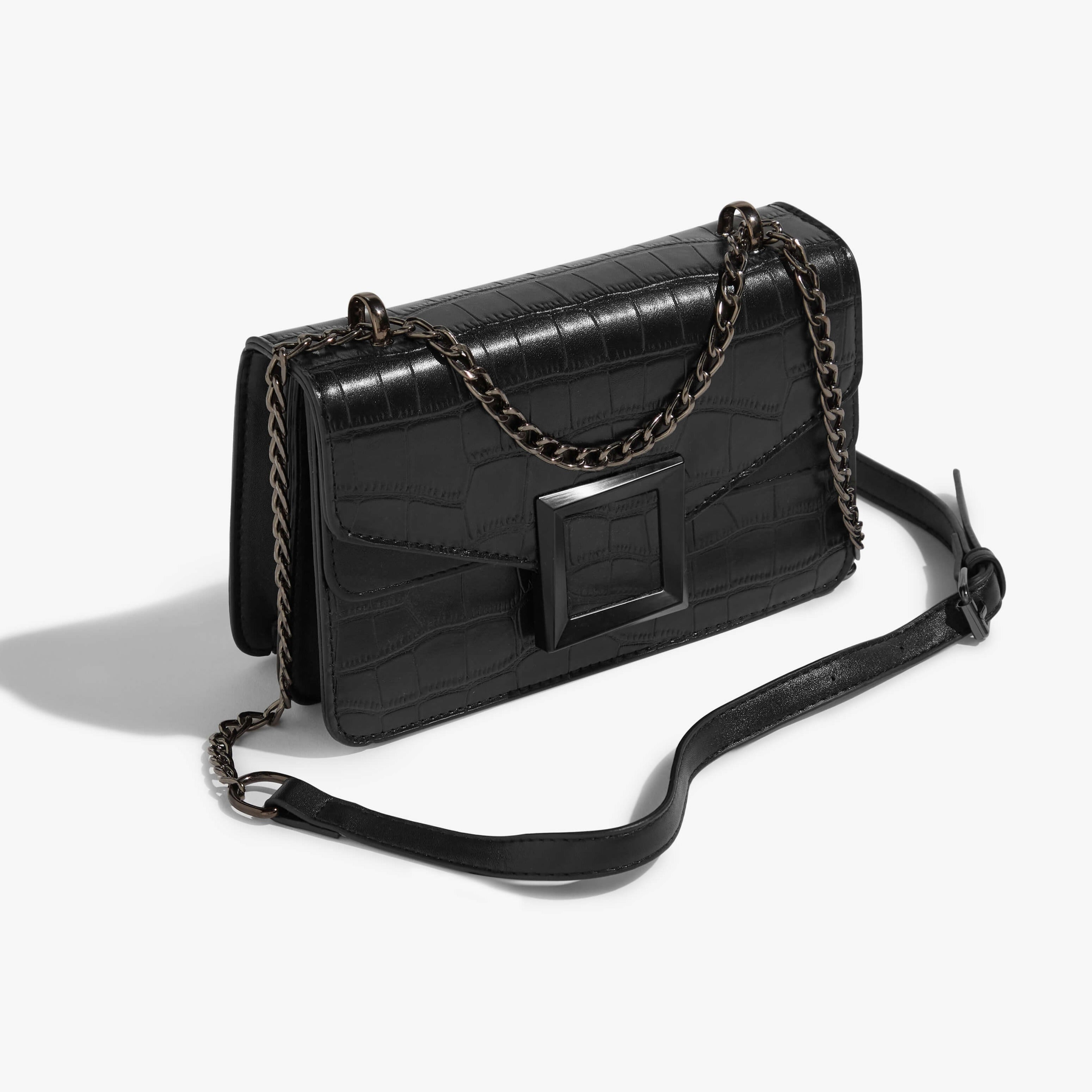 Handbag With Chain Strap