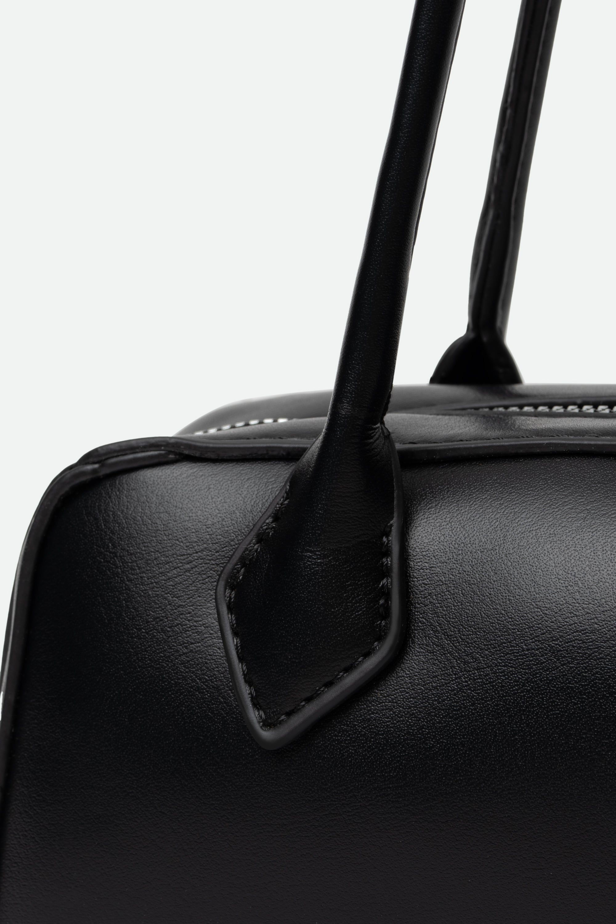 Medium Shoulder Bag (Alaïa Le Teckel) Detail