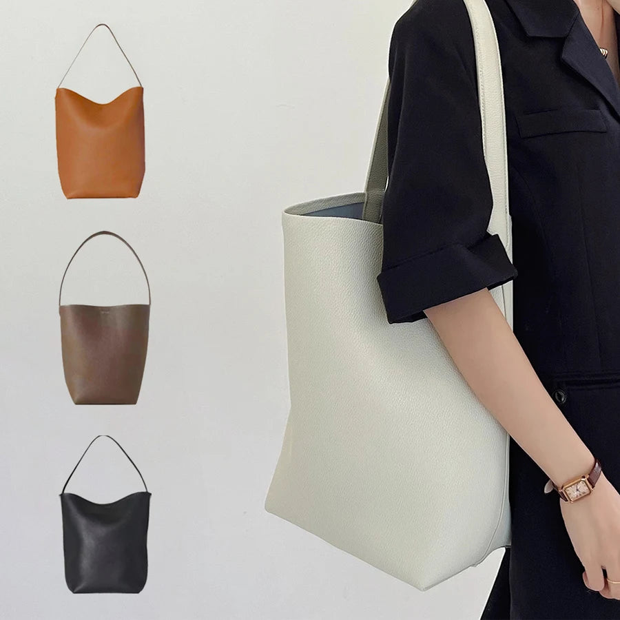 Valentina Aria Large bucket bag in Beige, worn
