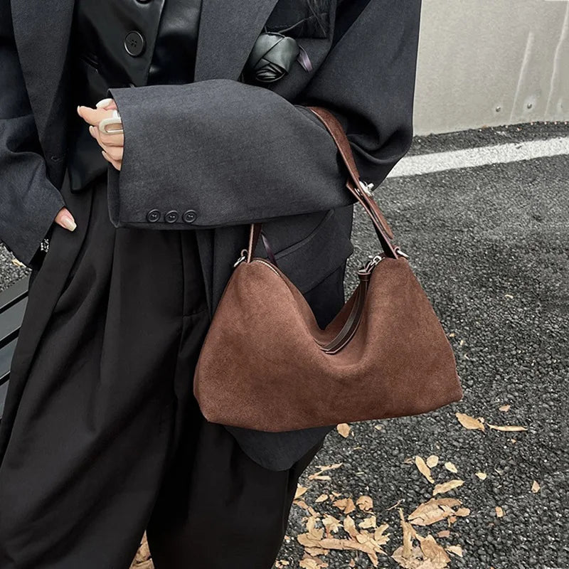 Valentina Corso shoulder bag in Khaki, side view