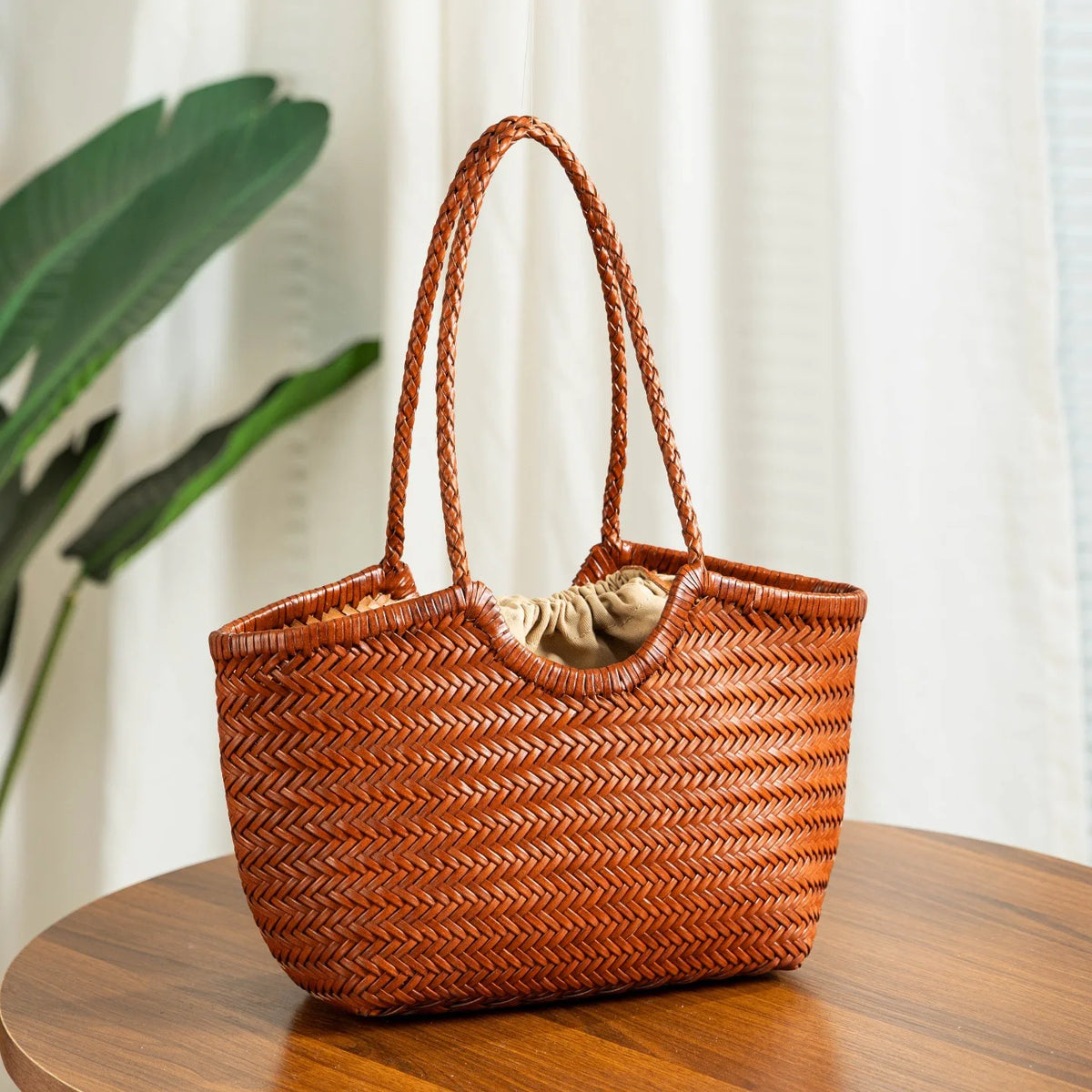 Valentina Matera Large tote in Yucca, detail