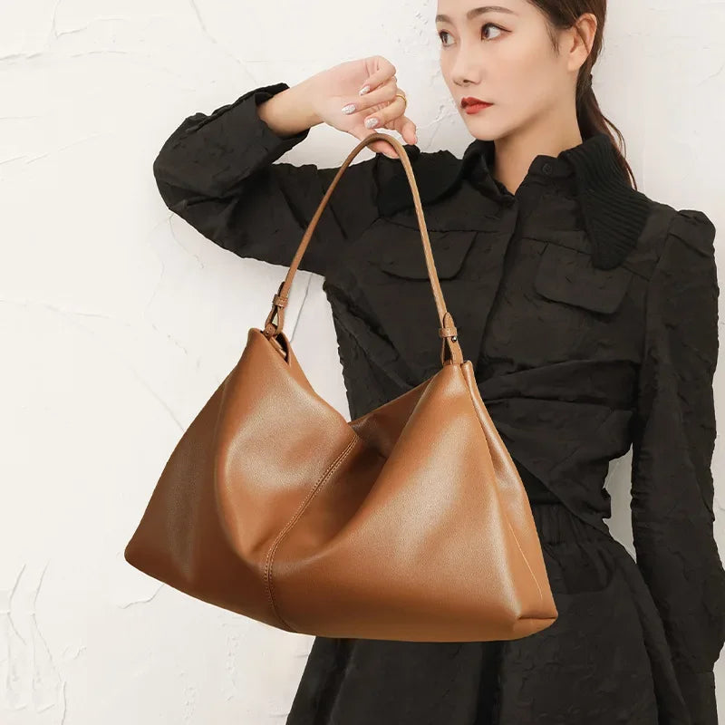 Valentina Assisi tote in Caramel, worn