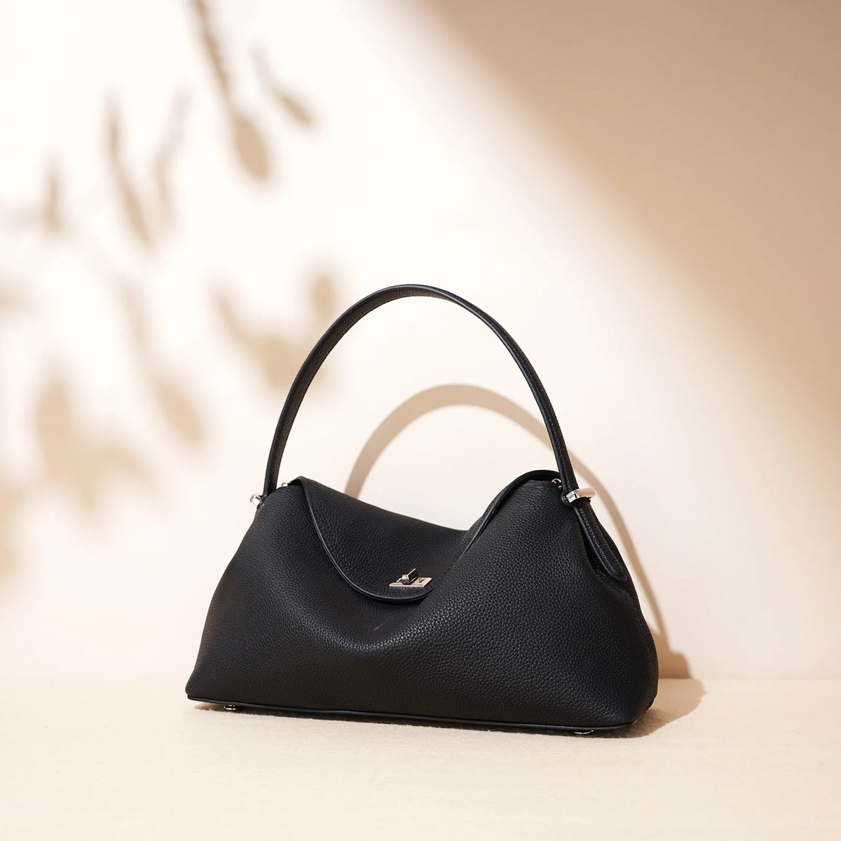 Valentina Tonda hobo in Black
