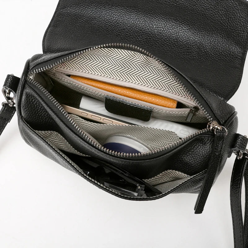 Valentina Fumo tote in Black, detail