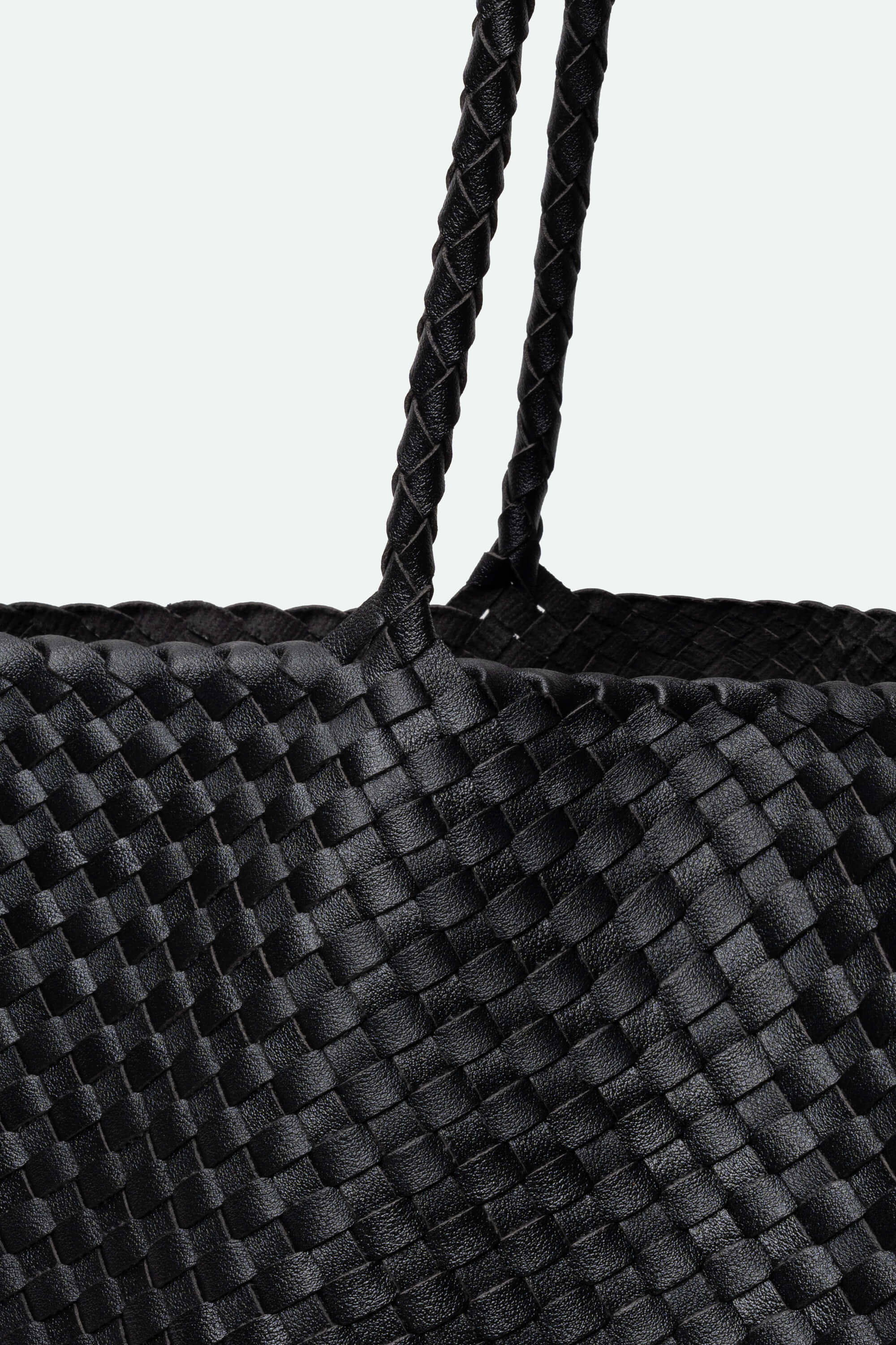Womens_Black_Tote_Detail_Texture
