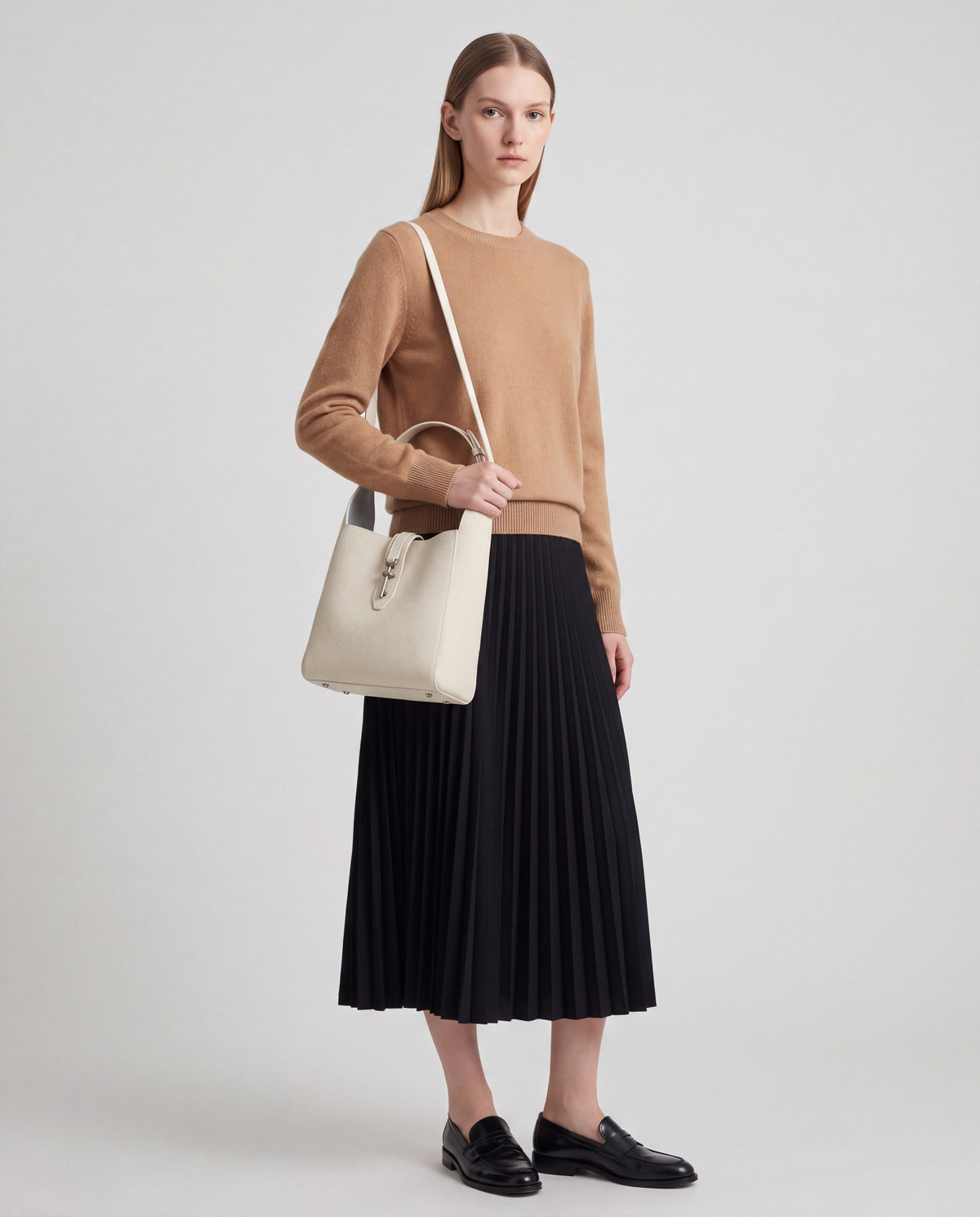 Amalfi bag in Ivory – worn by model, close-up