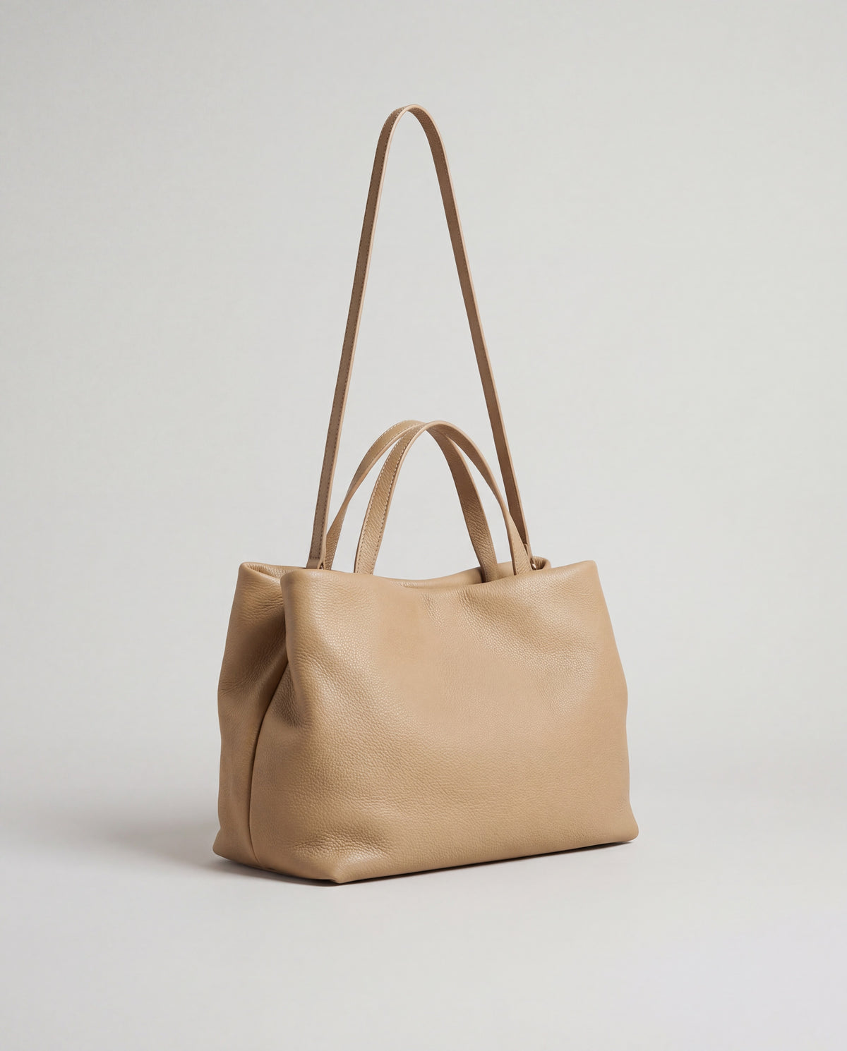Ambra bag in Beige – three-quarter view
