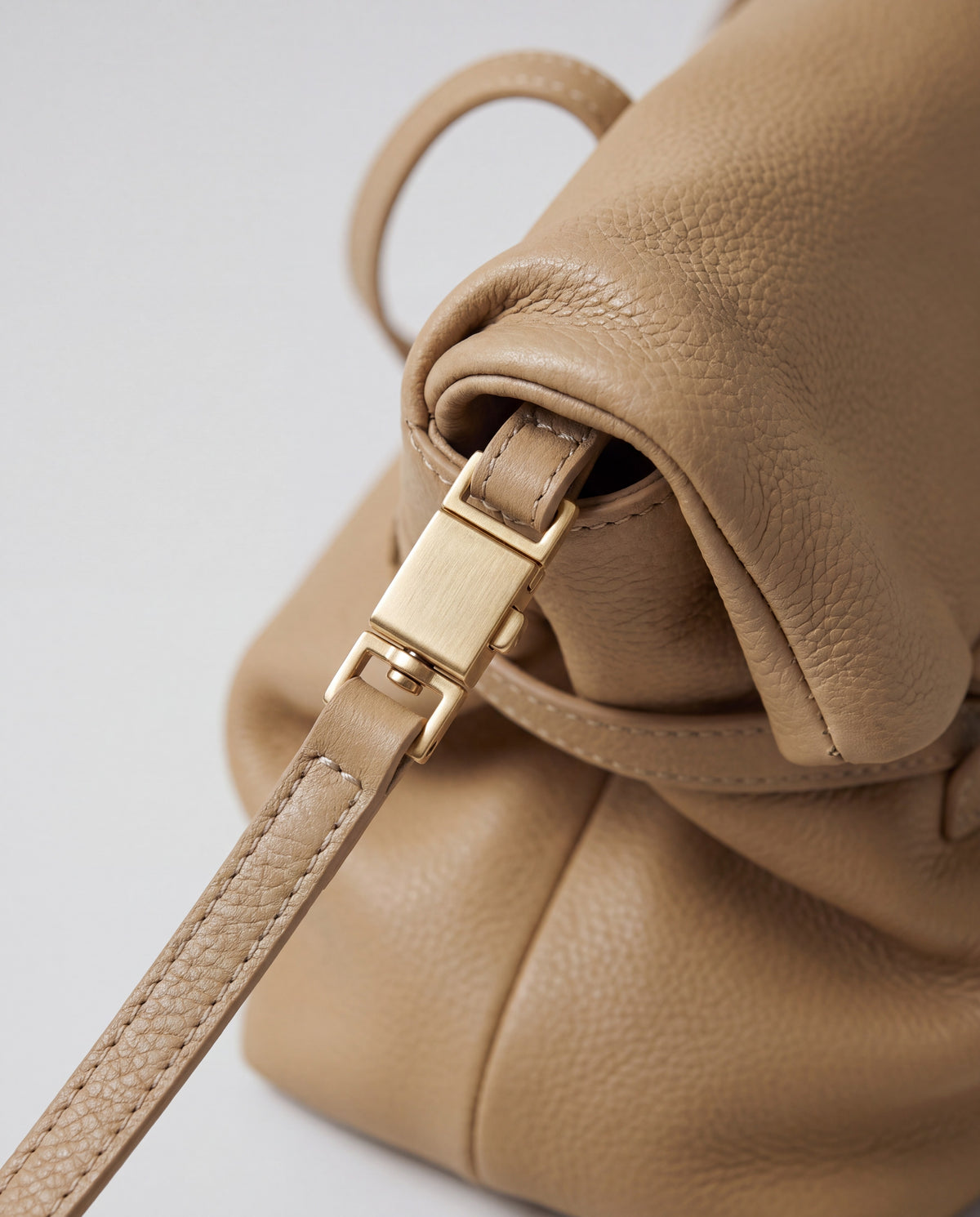 Ambra bag in Beige – hardware detail