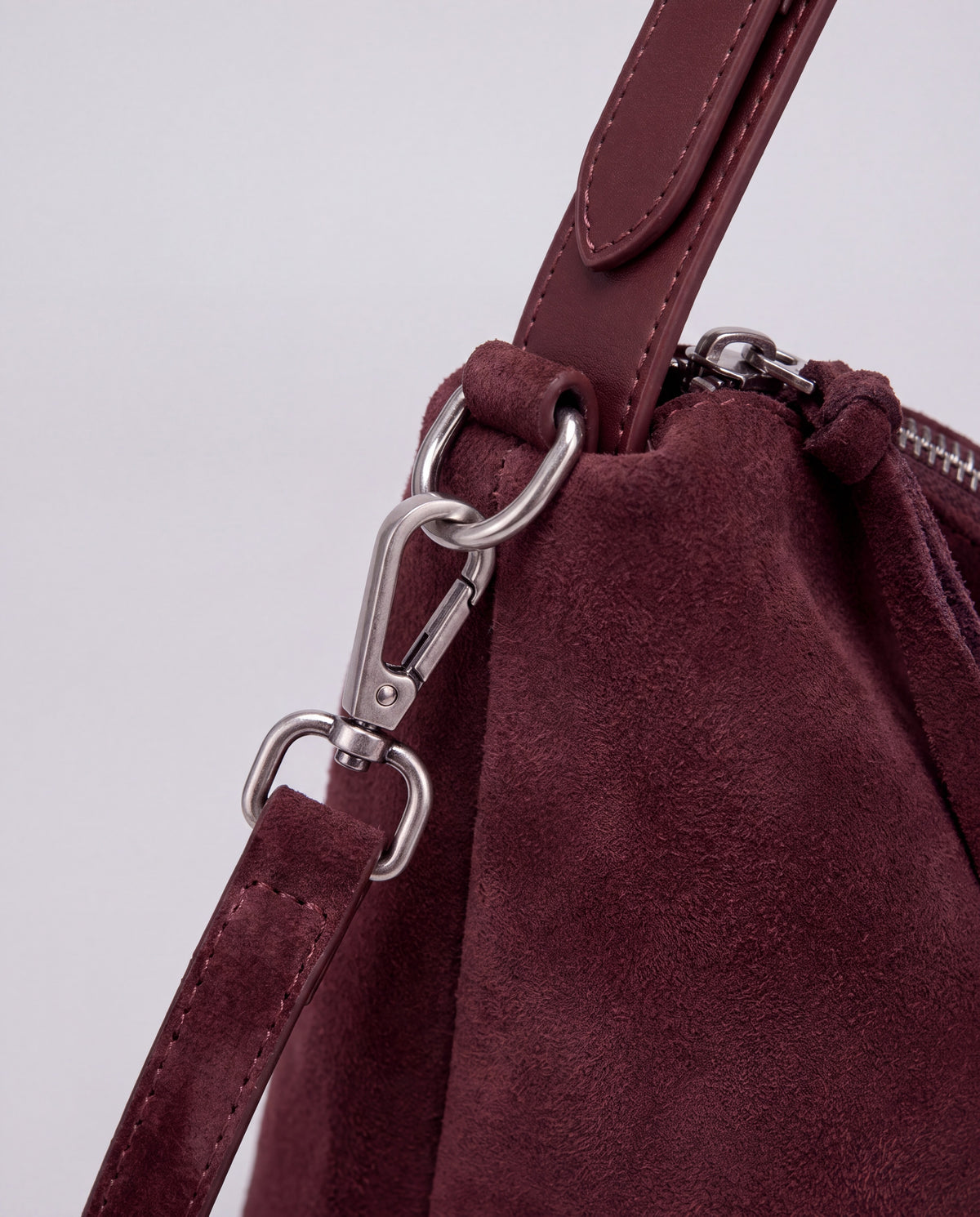 Ardesia bag in Burgundy – hardware detail