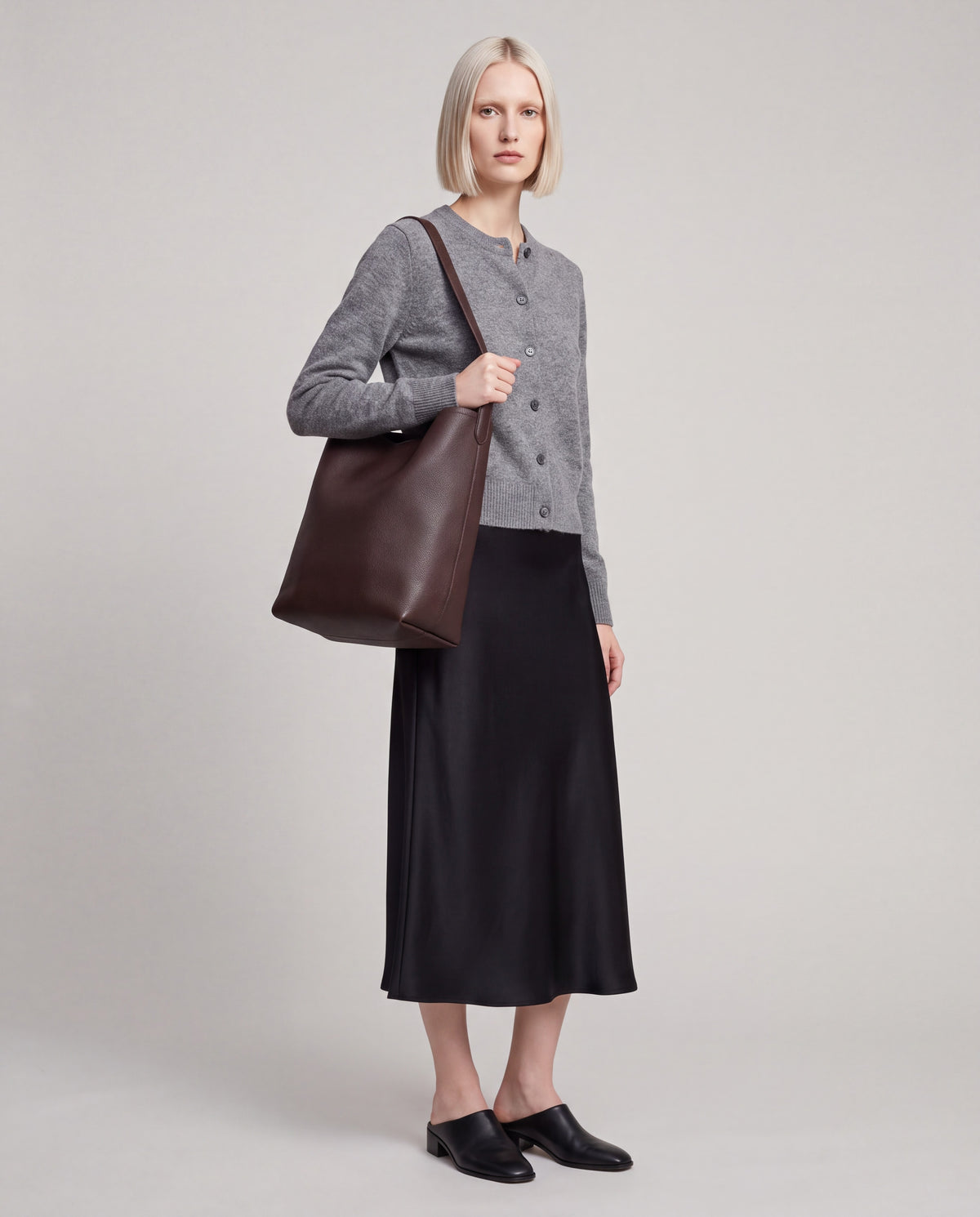 Aria Large bag in Chocolate – worn by model, full length