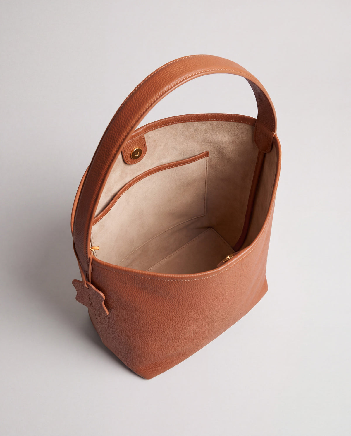 Aria Large bag in Cognac – interior view