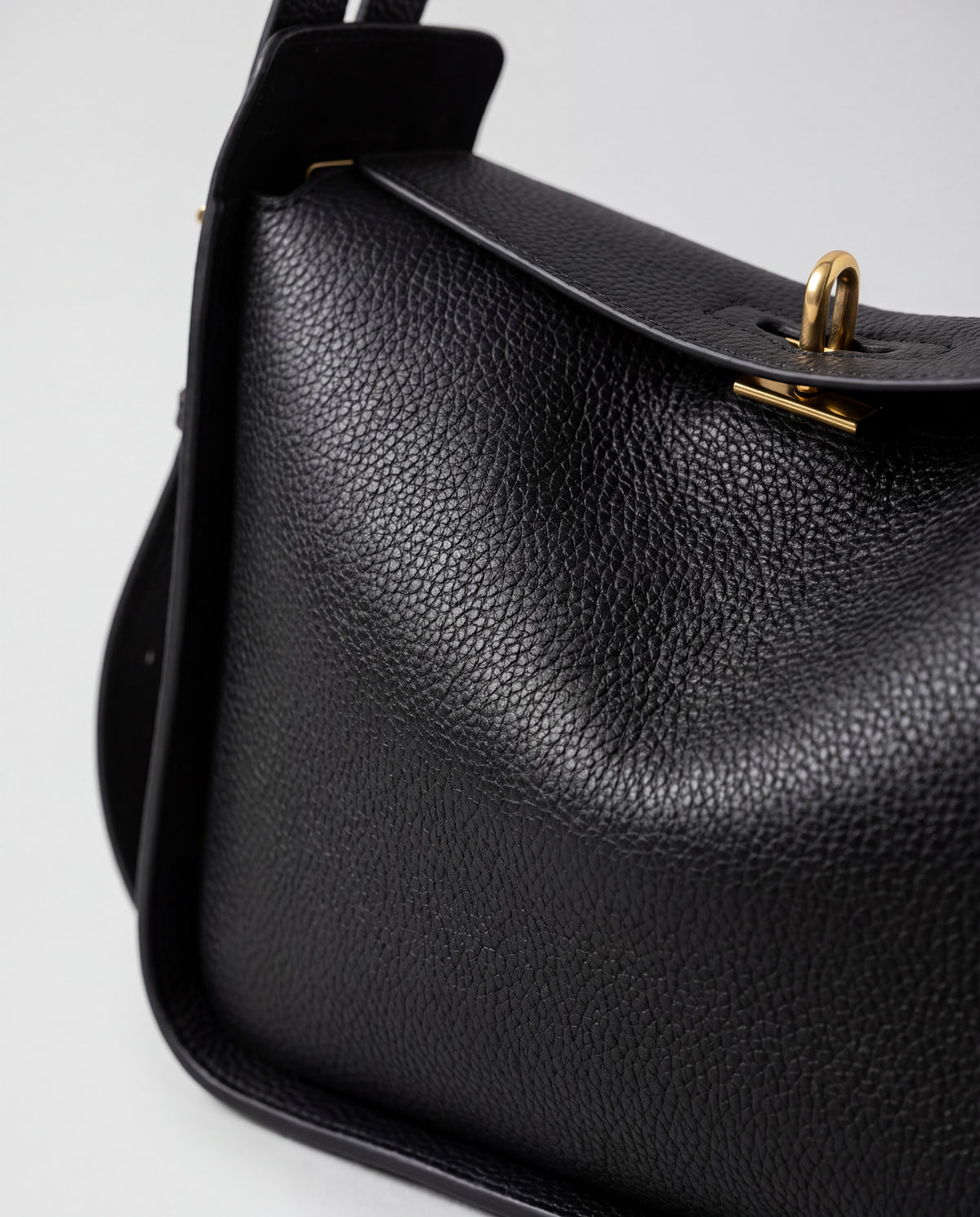 Asti bag in Black – leather detail