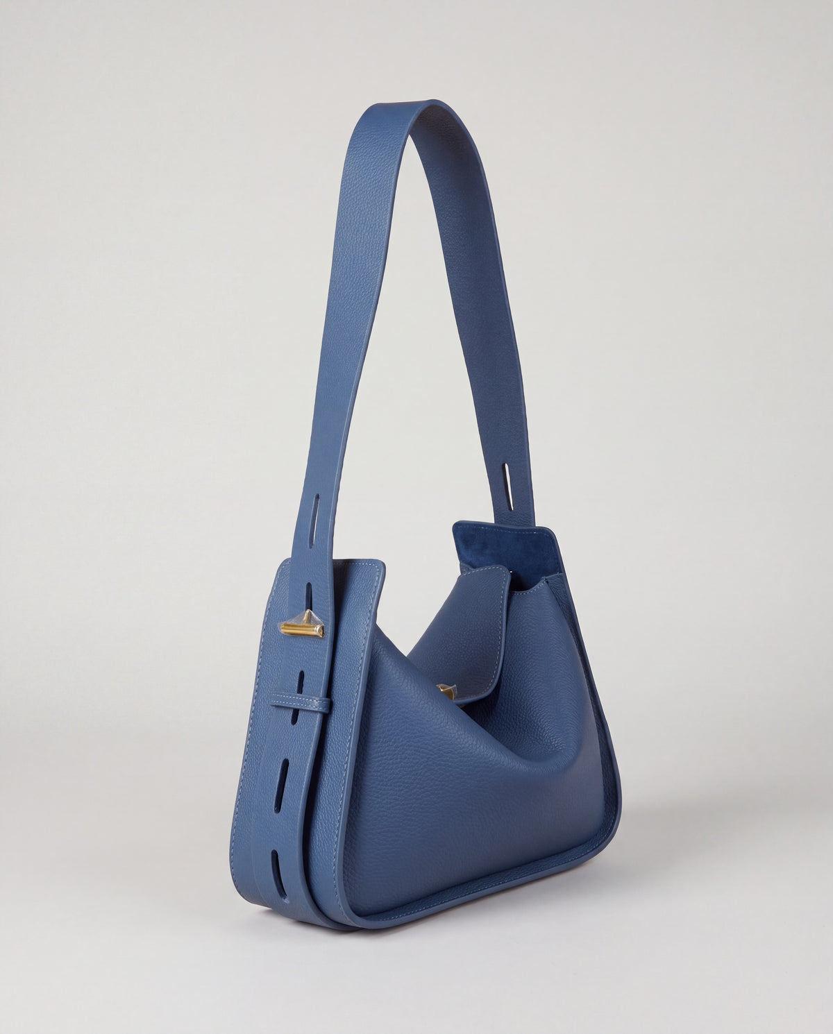 Asti bag in Blue – three-quarter view