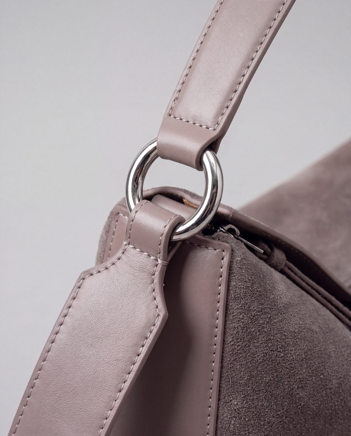 Asti bag in Grey – hardware detail