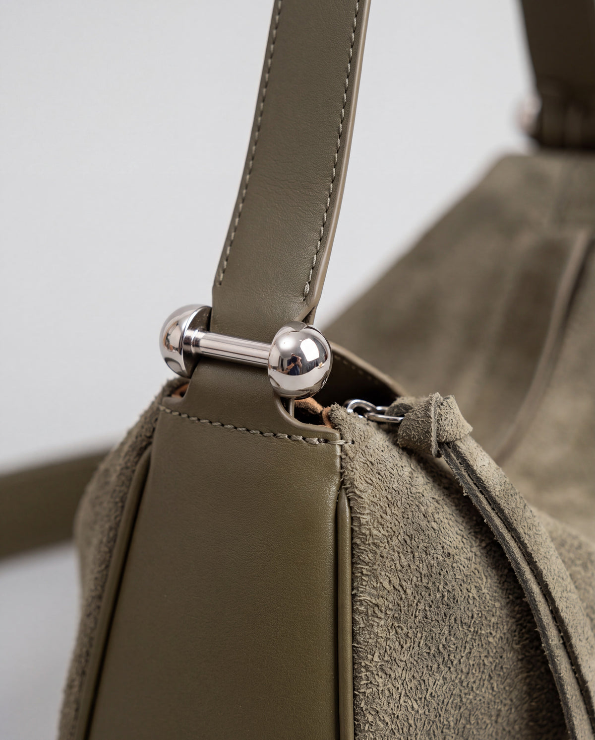 Asti bag in Olive – hardware detail
