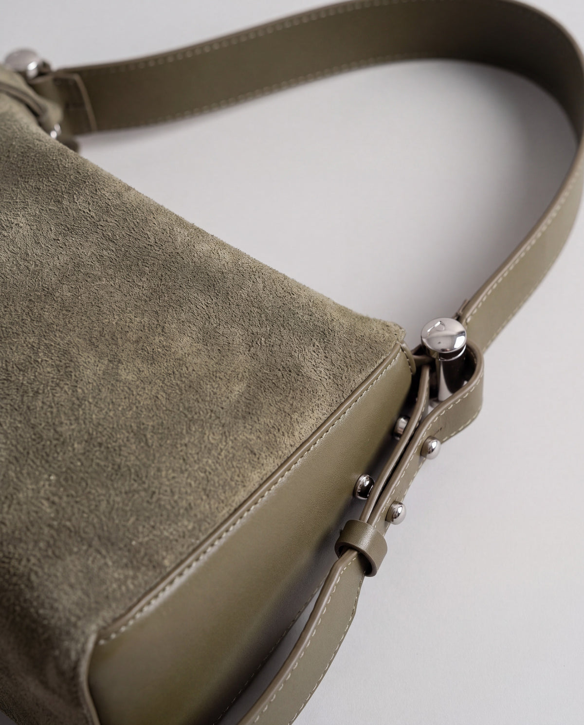 Asti bag in Olive – leather detail