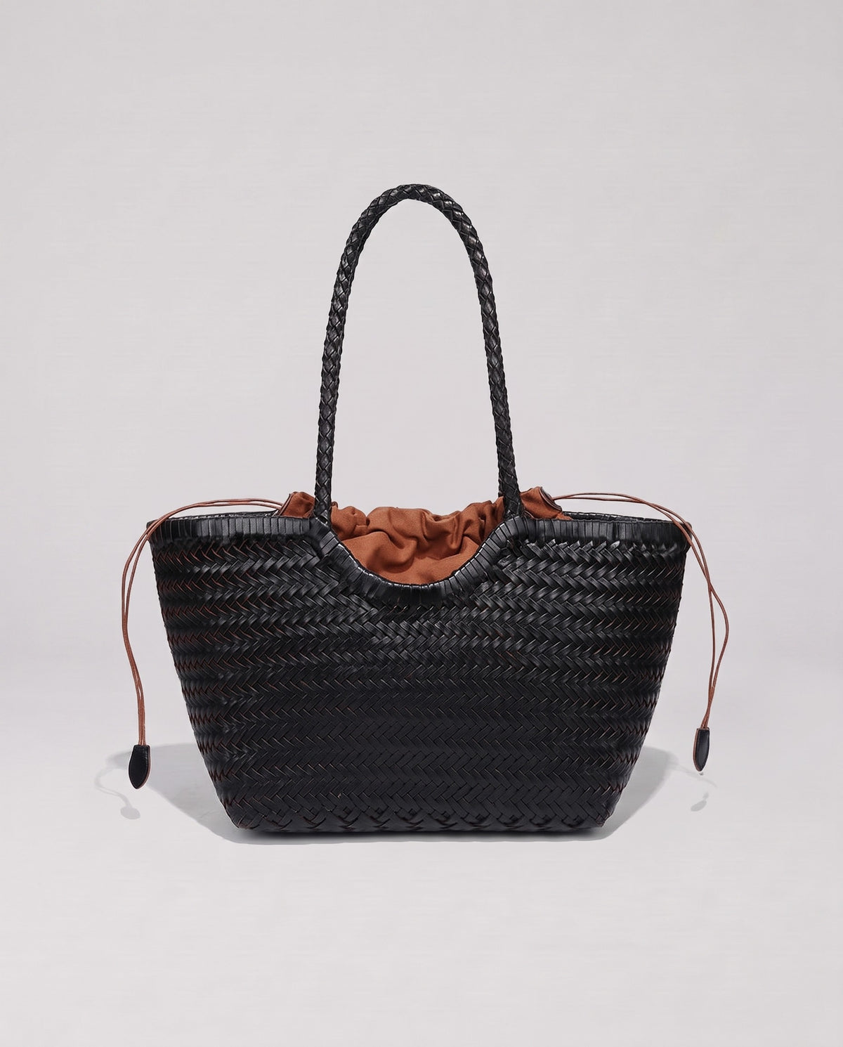 Valentina Bosa bag in Black, front view