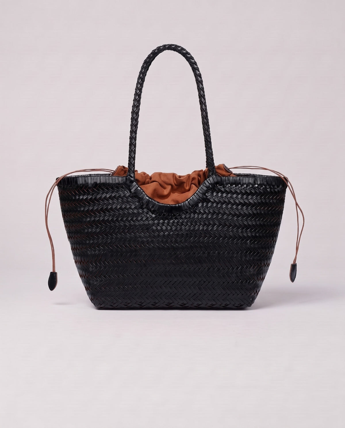 Valentina Bosa bag in Black, three-quarter view