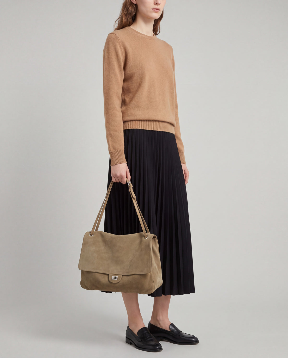 Brio Large bag in Khaki – worn by model, close-up