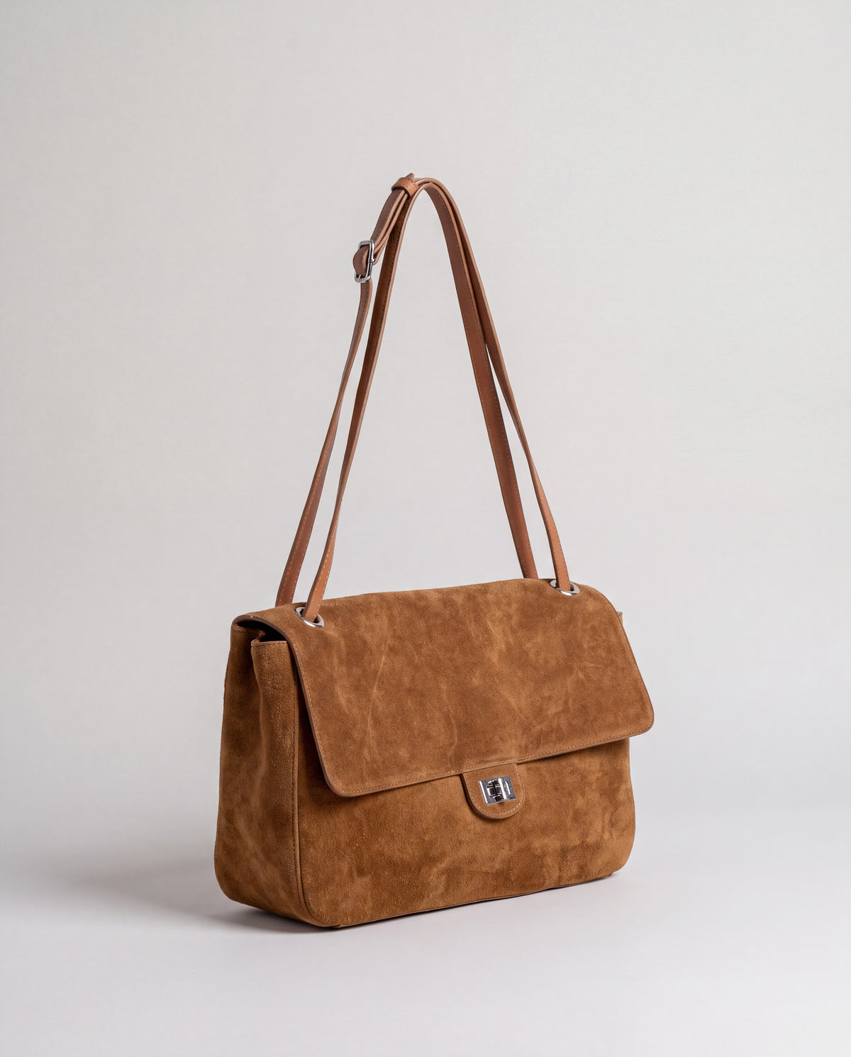 Brio Small bag in Caramel – three-quarter view