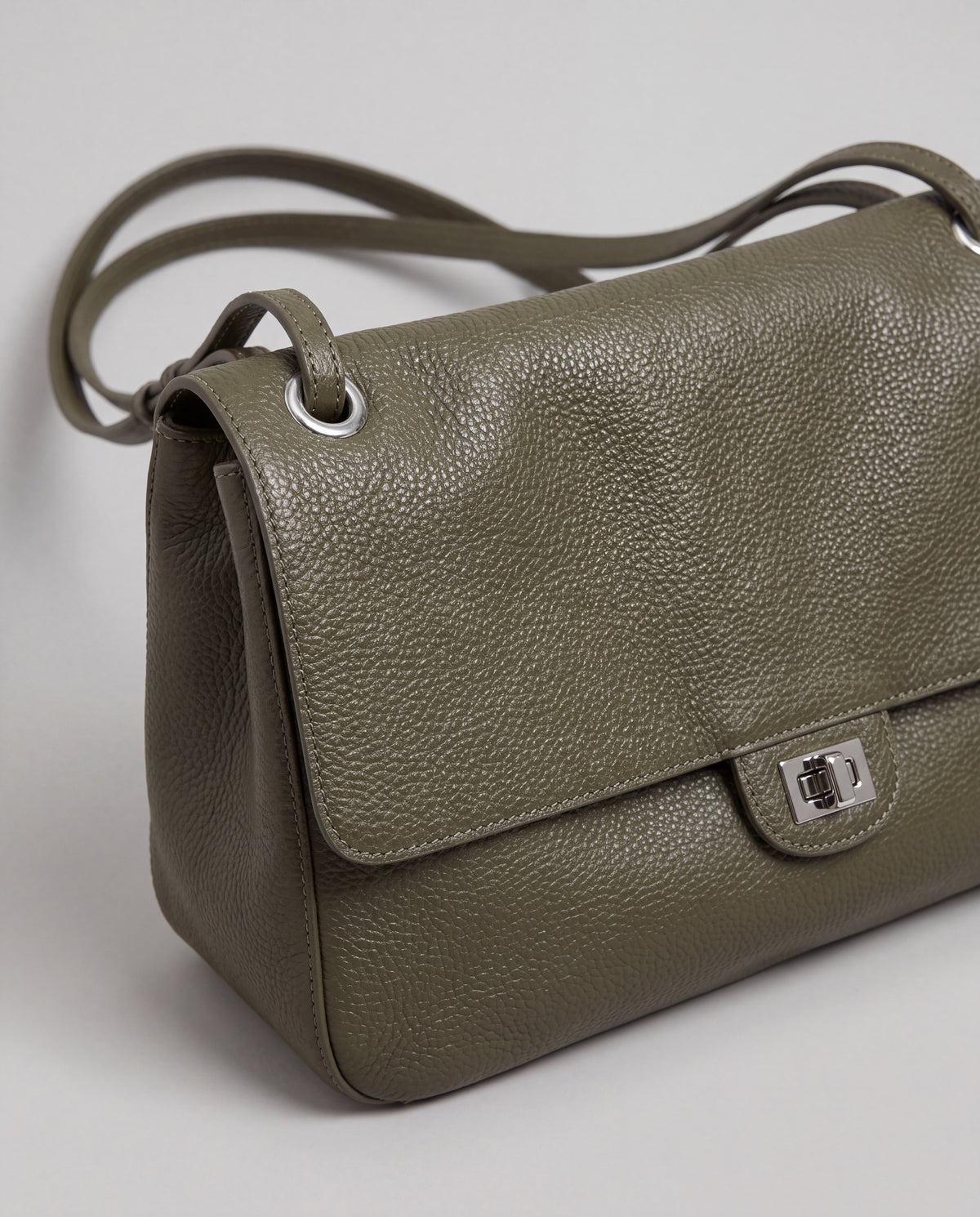 Brio Small bag in Olive – leather detail