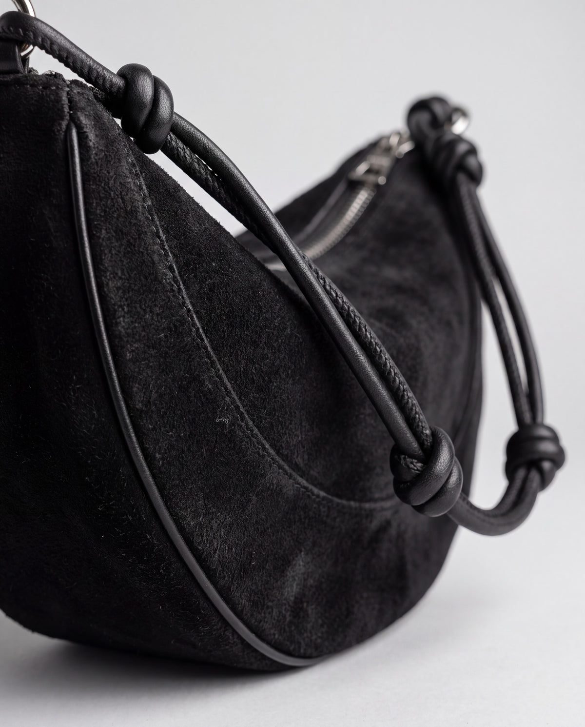 Bruma bag in Black – leather detail