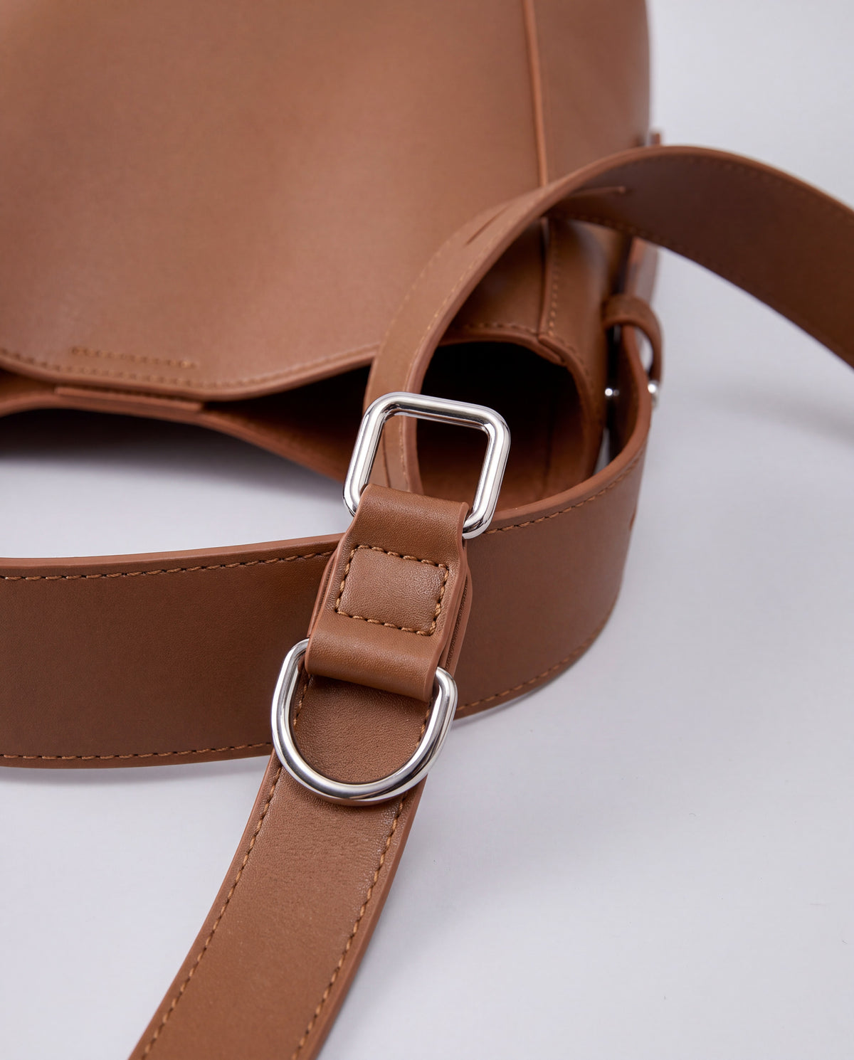 Calce bag in Cognac – hardware detail