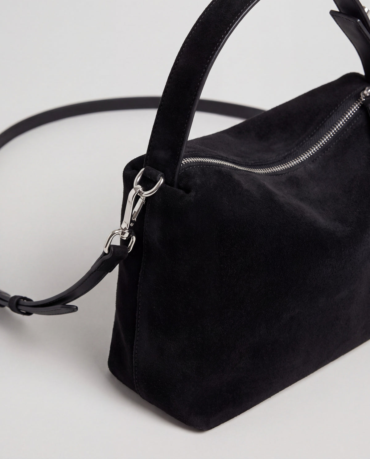 Calma bag in Black – leather detail