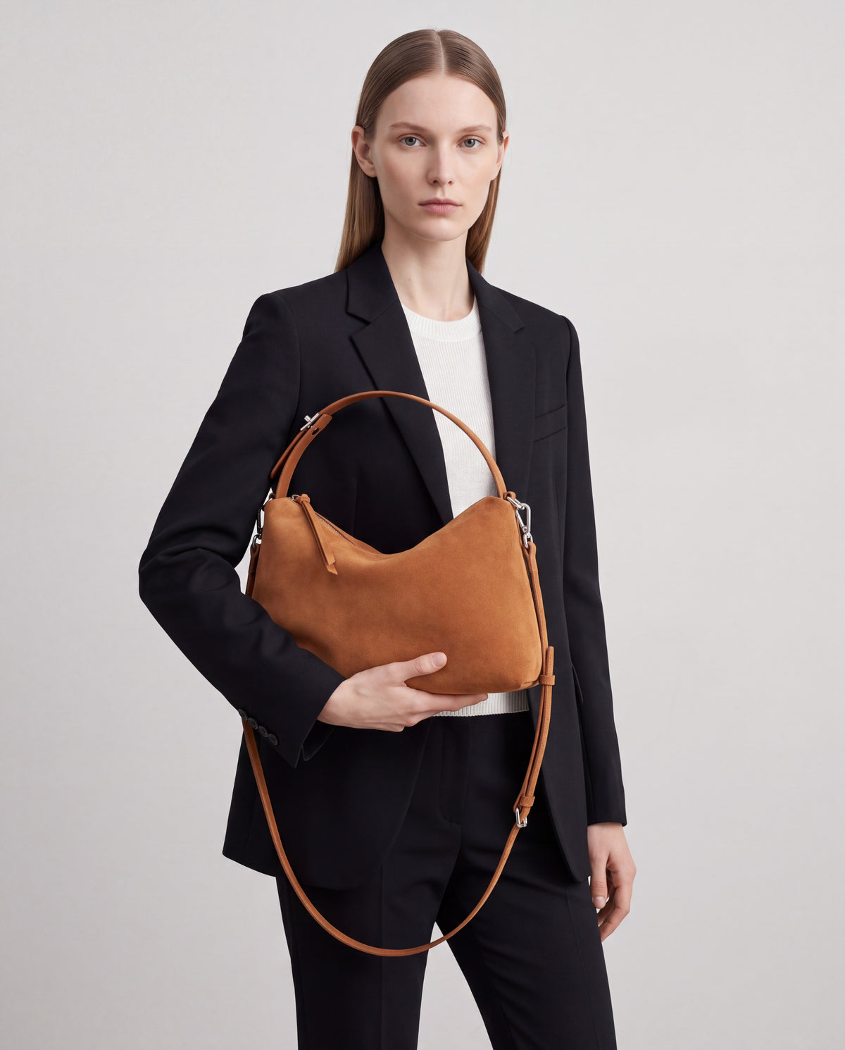 Calma bag in Caramel – worn by model, close-up