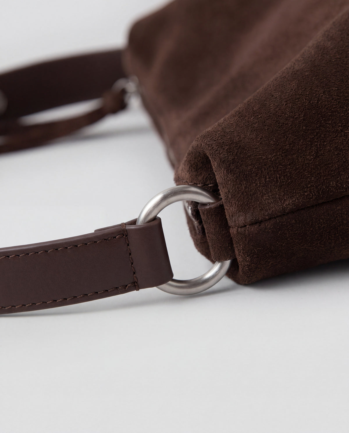 Calma bag in Espresso – hardware detail