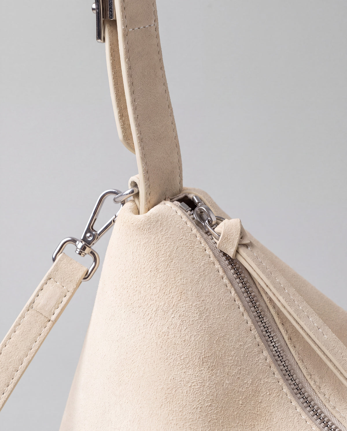 Calma bag in Ivory – leather detail