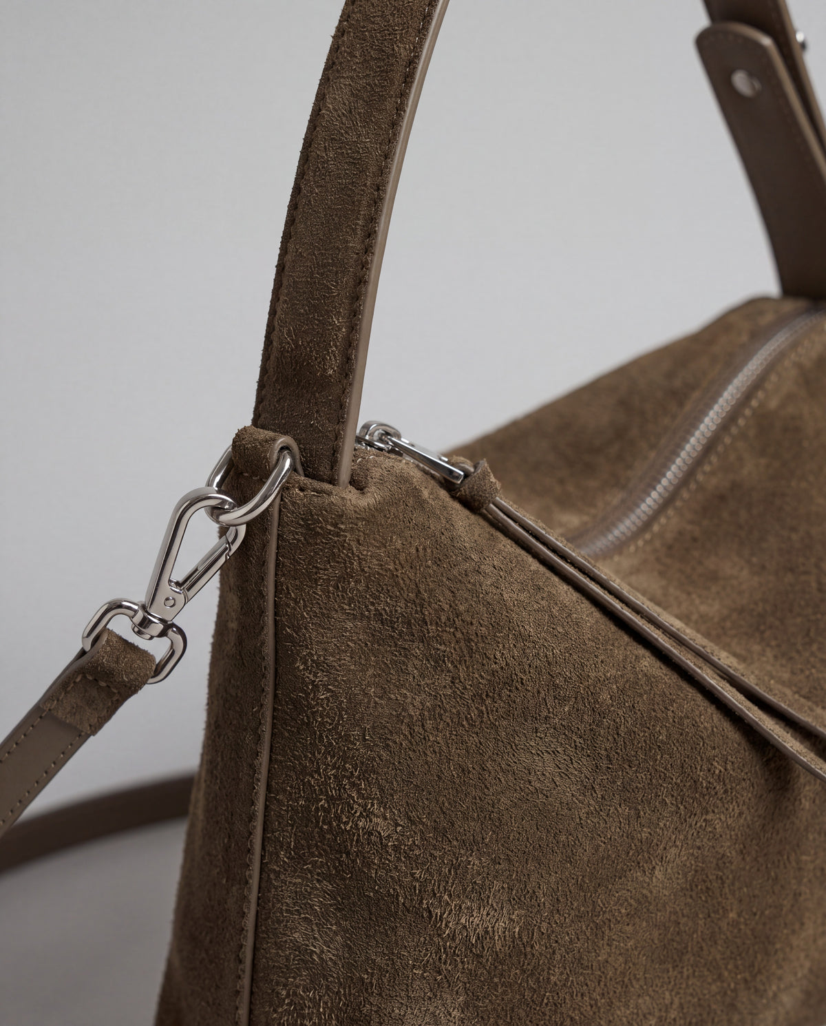 Calma bag in Olive – leather detail
