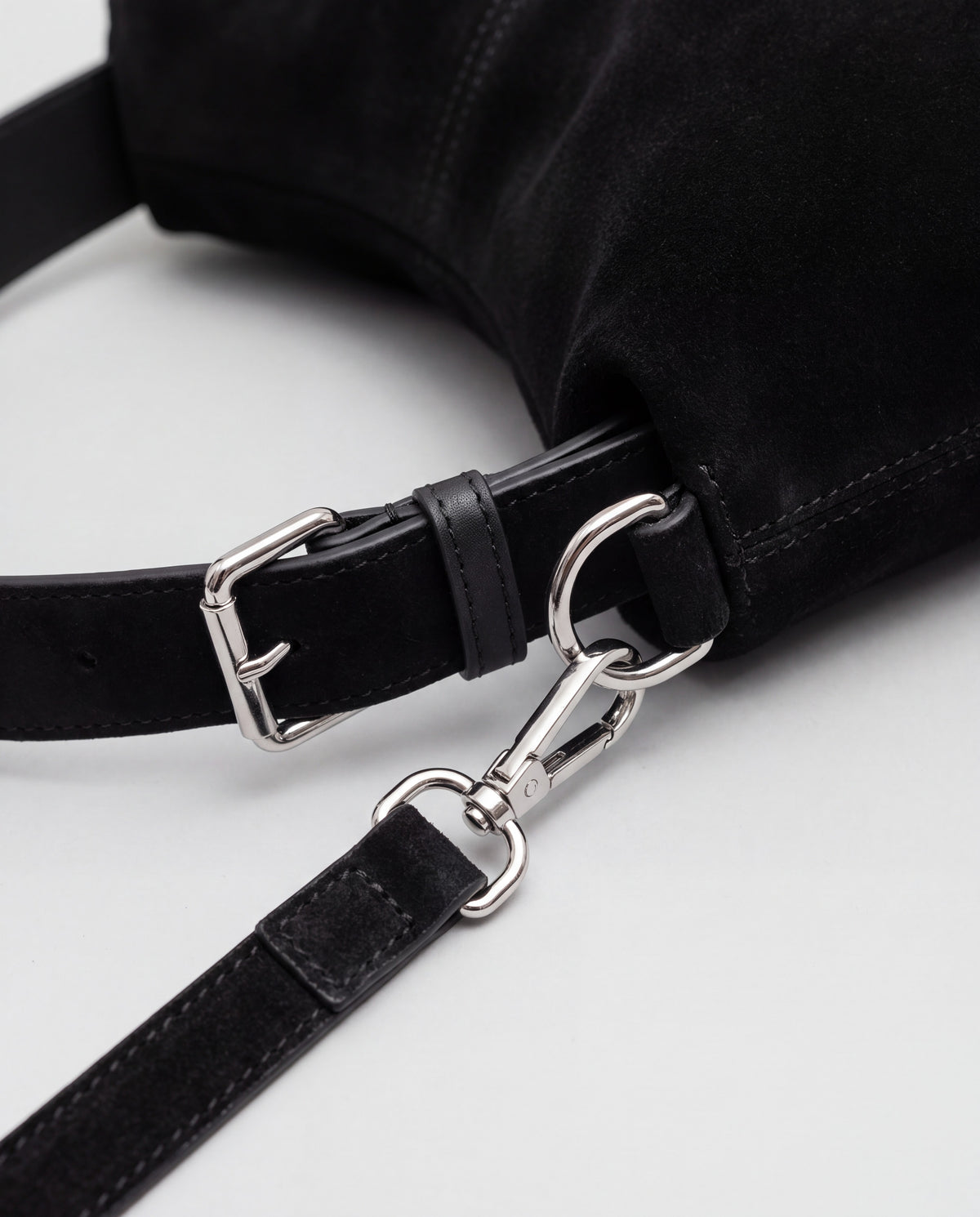 Calma bag in Onyx – hardware detail