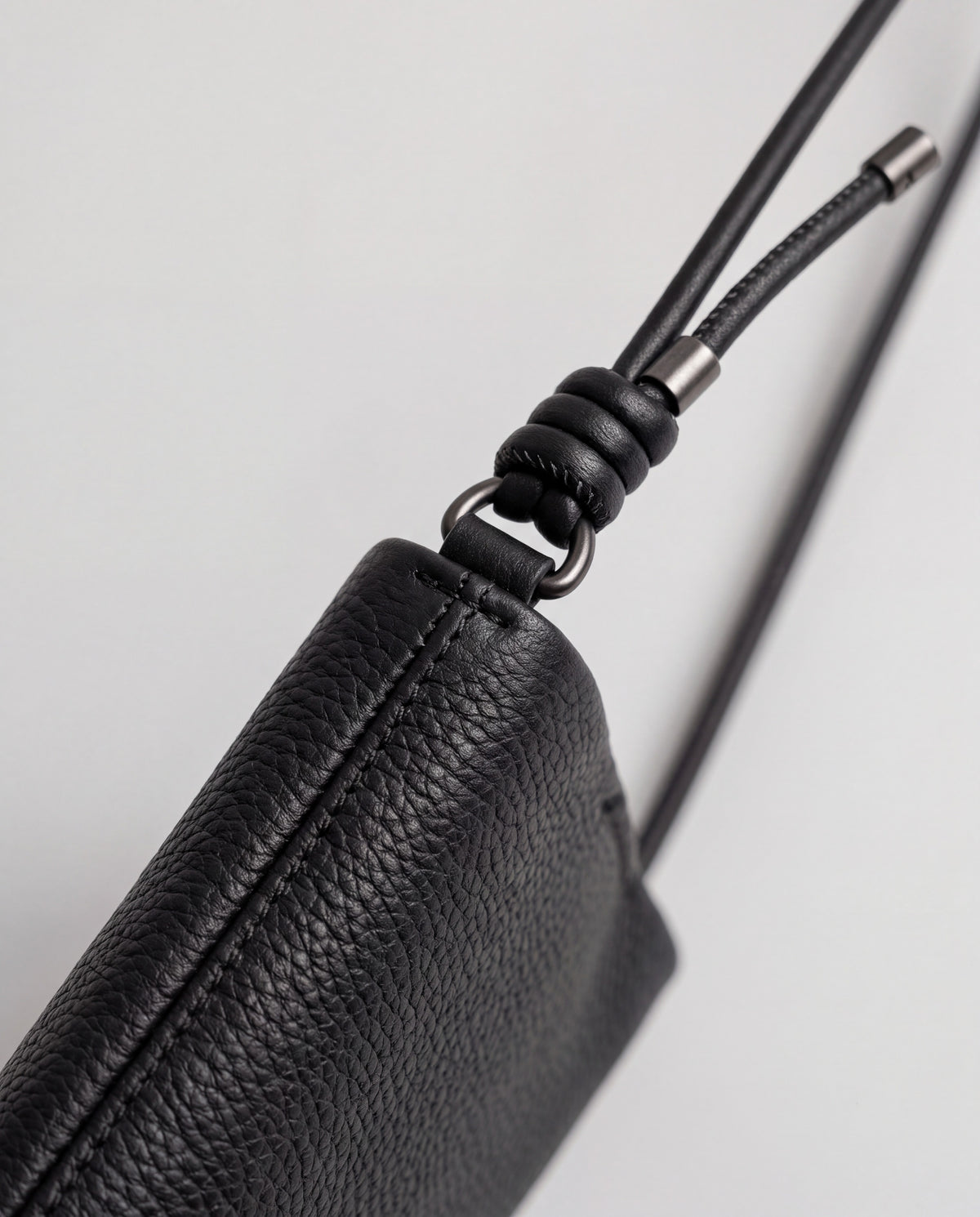 Cara bag in Black – hardware detail