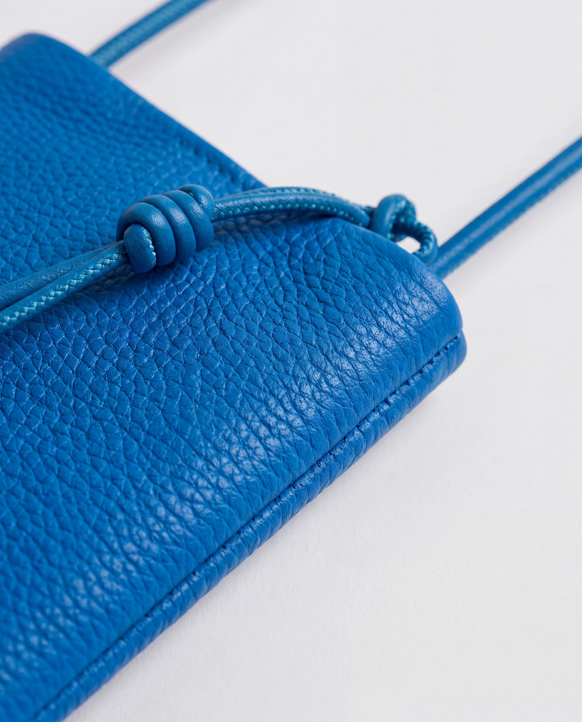 Cara bag in Cobalt – leather detail