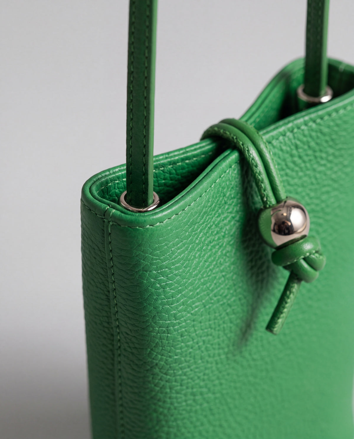 Cara bag in Green – hardware detail