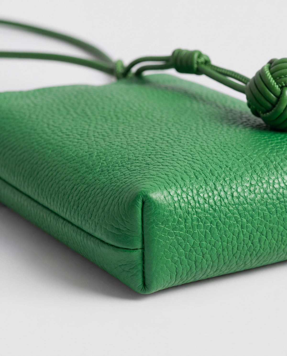 Cara bag in Green – leather detail