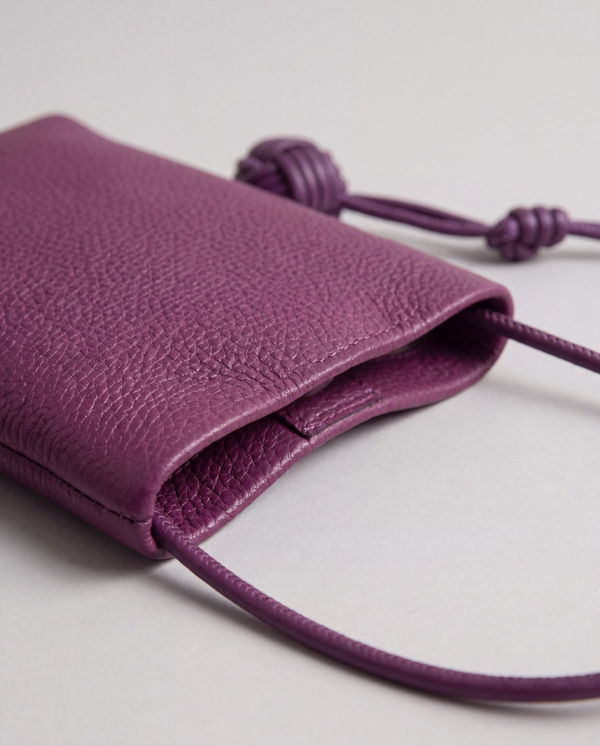 Cara bag in Plum – leather detail