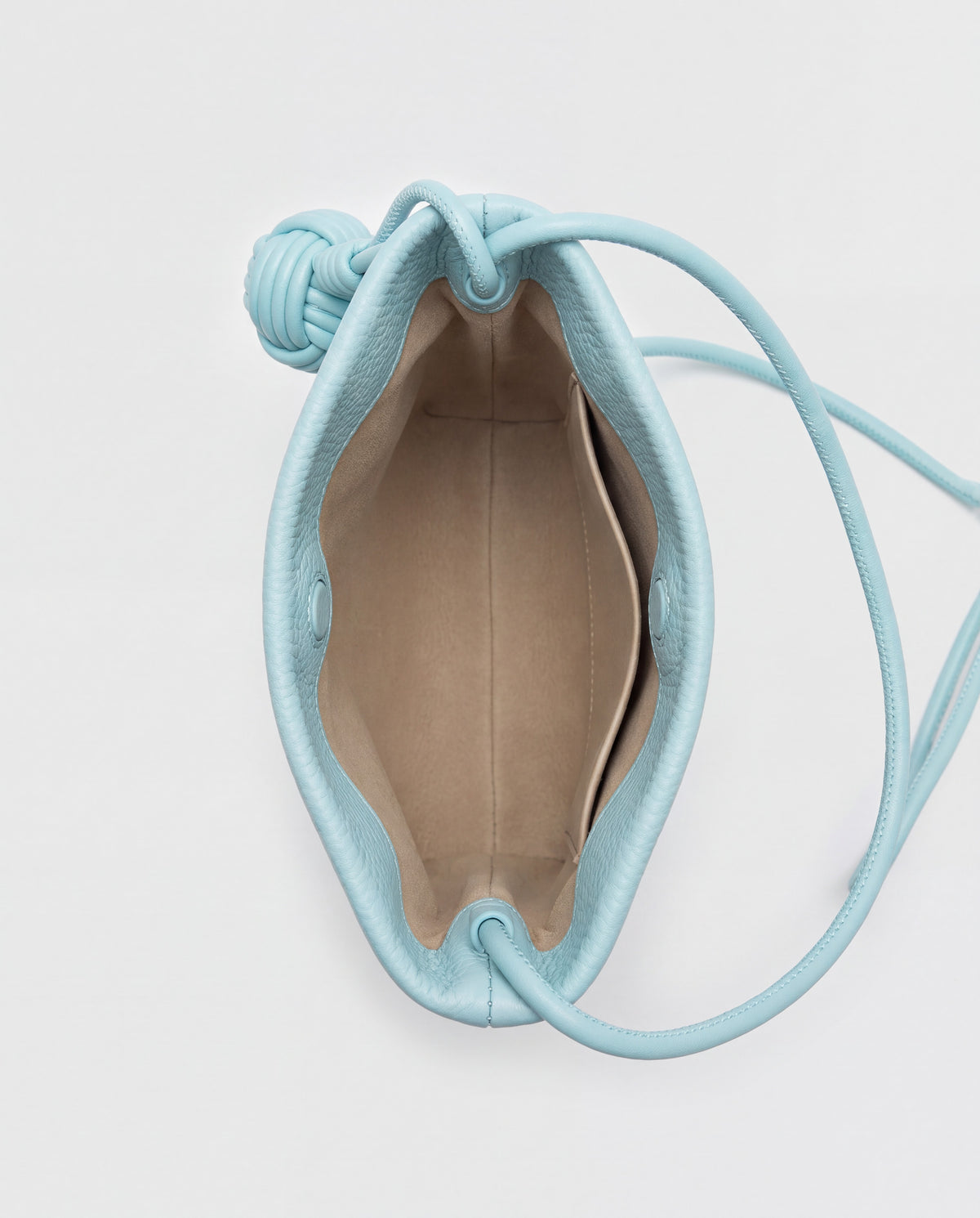 Cara bag in Sky – interior view