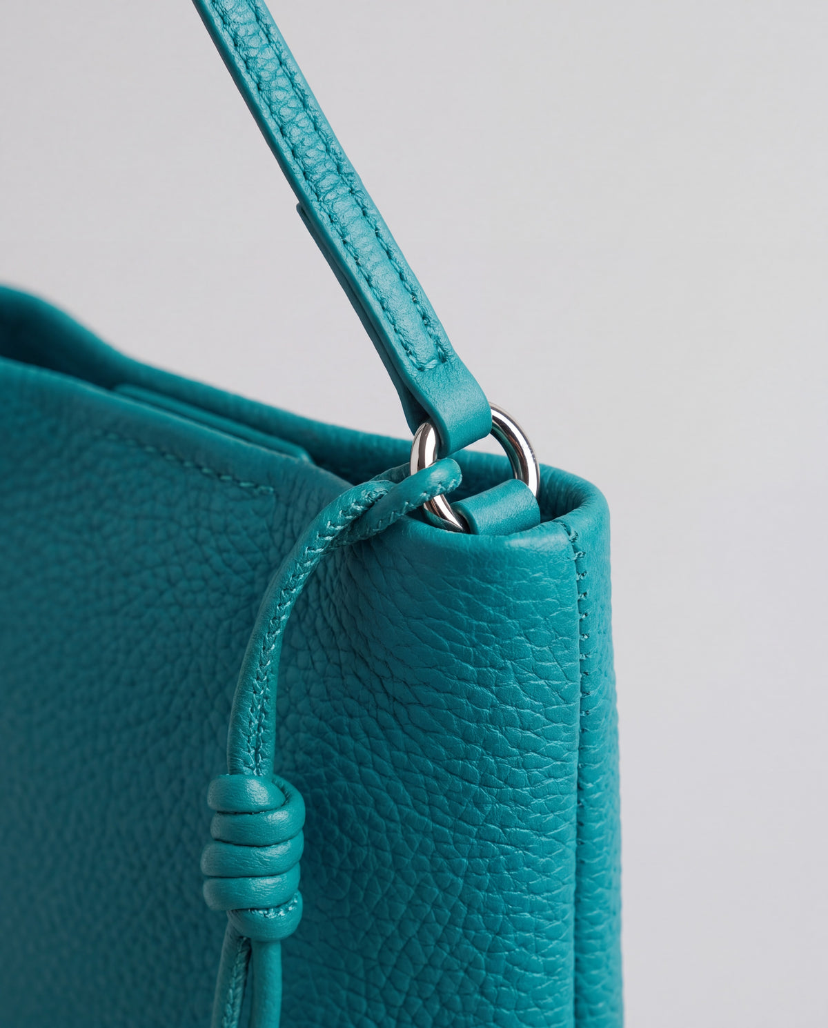 Cara bag in Teal – hardware detail