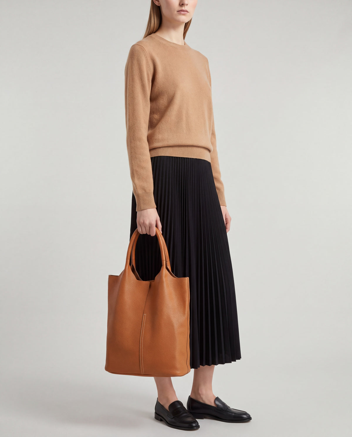 Commute bag in Caramel – worn by model, close-up