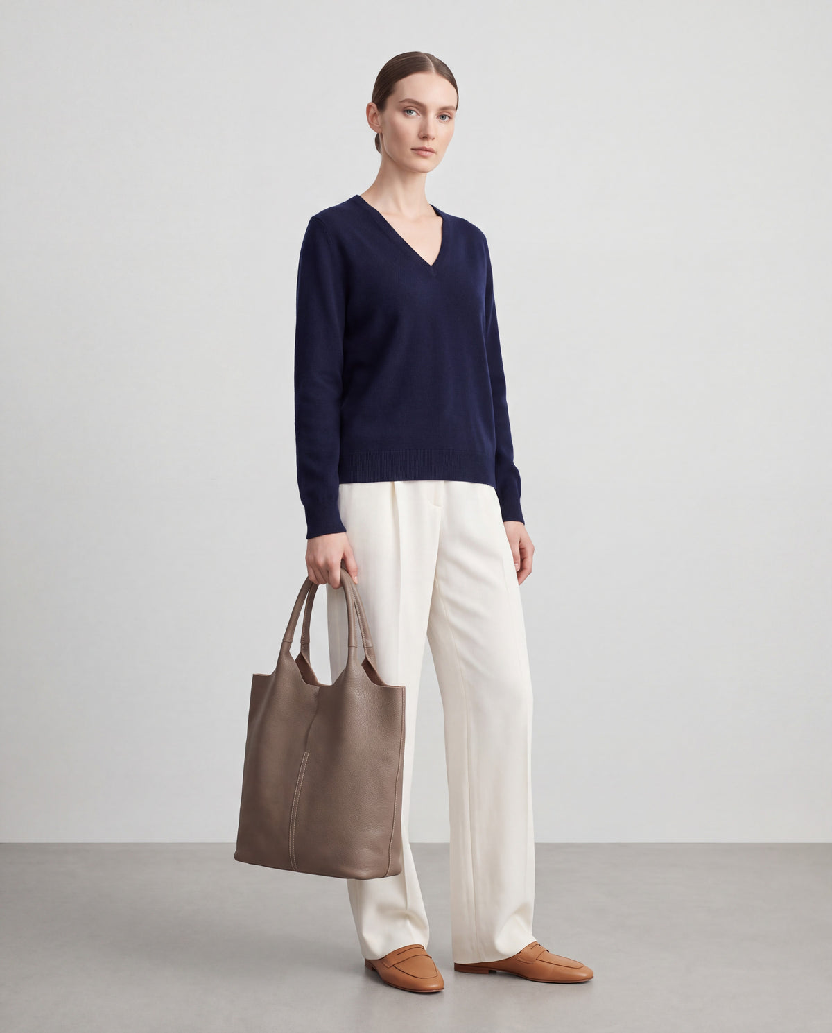 Commute bag in Taupe – worn by model, full length