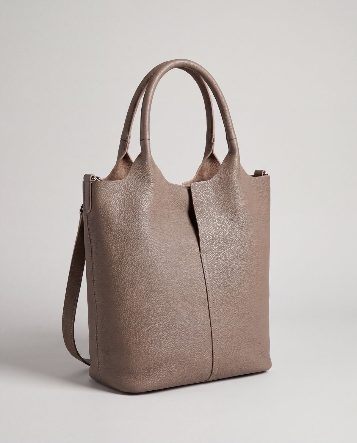 Commute bag in Taupe – three-quarter view