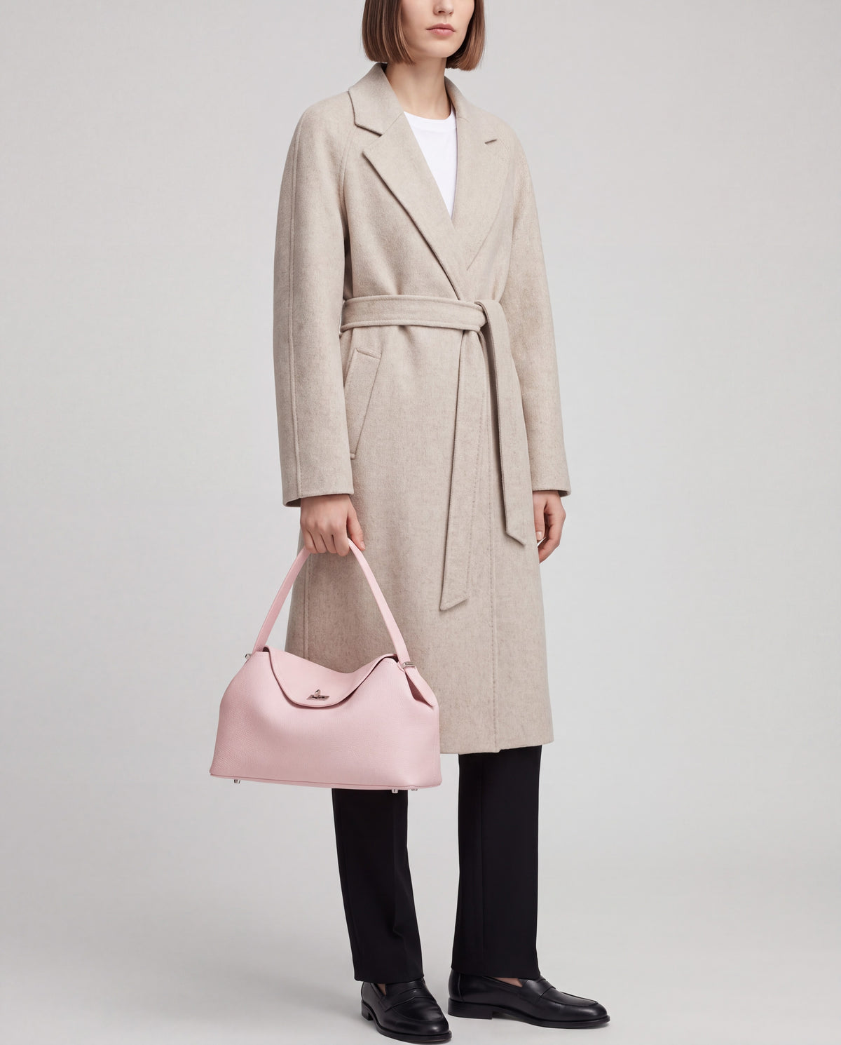 Como bag in Blush – worn by model, close-up