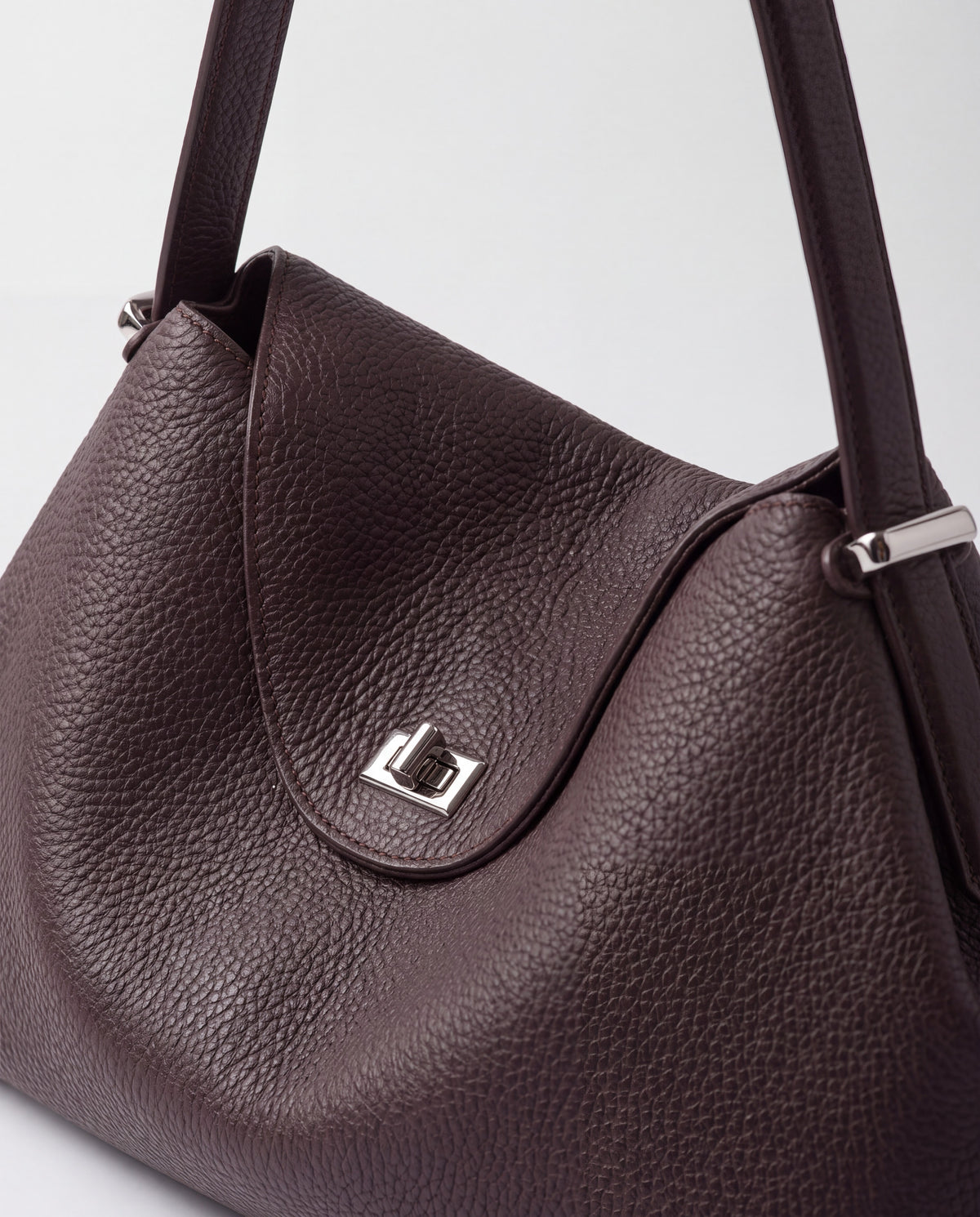 Como bag in Espresso – leather detail