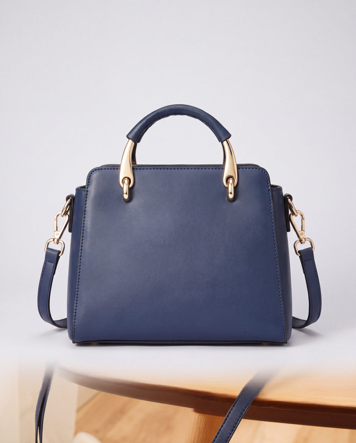 Contrast bag in Blue – back view