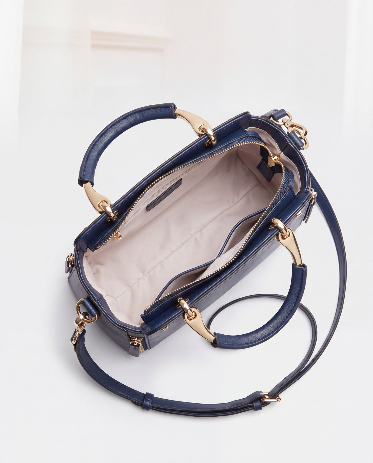 Contrast bag in Blue – interior view