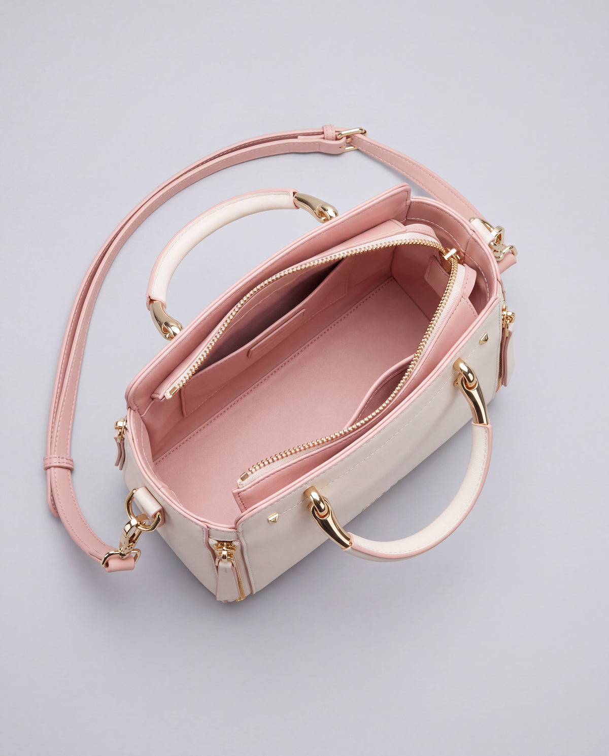 Contrast bag in Chalk – interior view