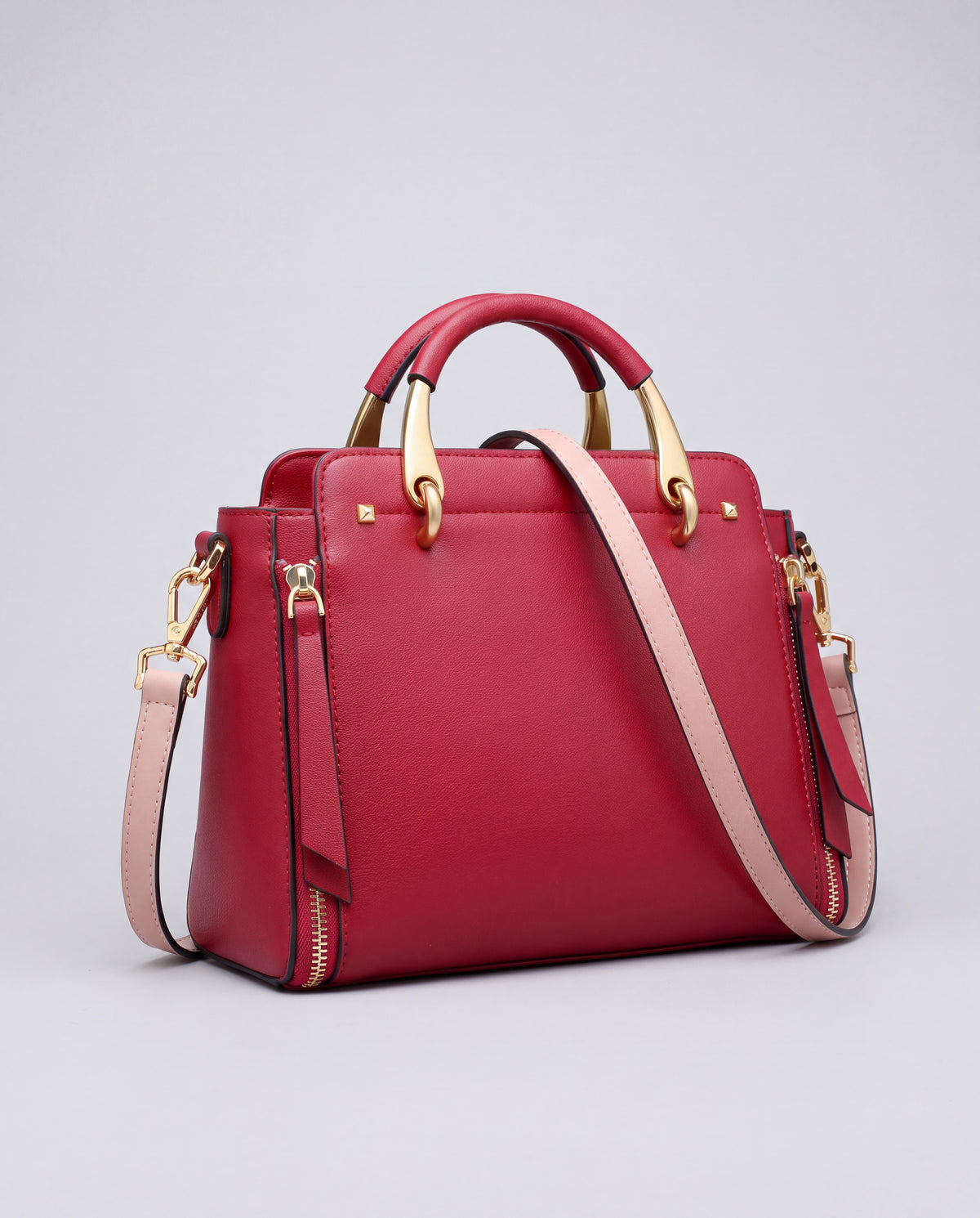 Contrast bag in Red – three-quarter view